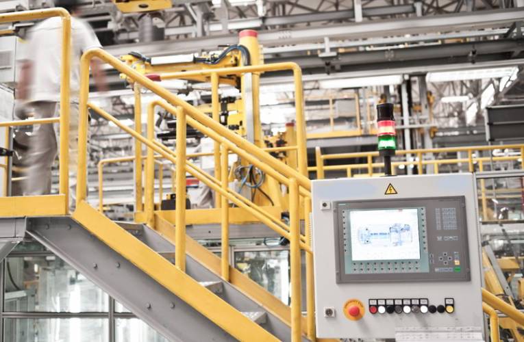 Systemy do zarządzania produkcją – dlaczego warto je wdrożyć?