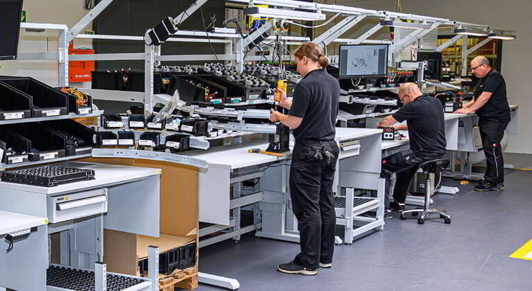 Wyposażenie produkcji i stanowisk elektronicznych – poprawa wydajności i bezpieczeństwa